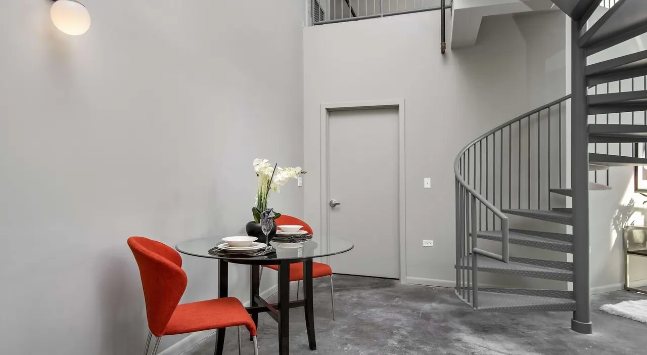 1241 N Milwaukee Apartments