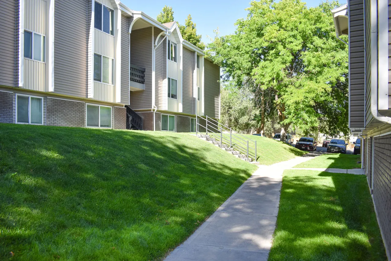 Summit Apartments