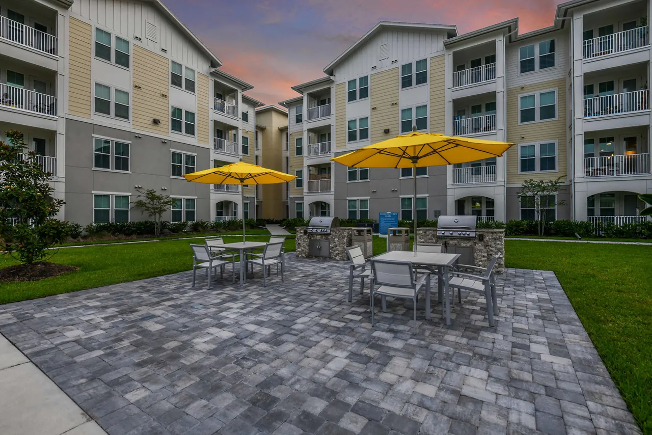 Isla Apartments