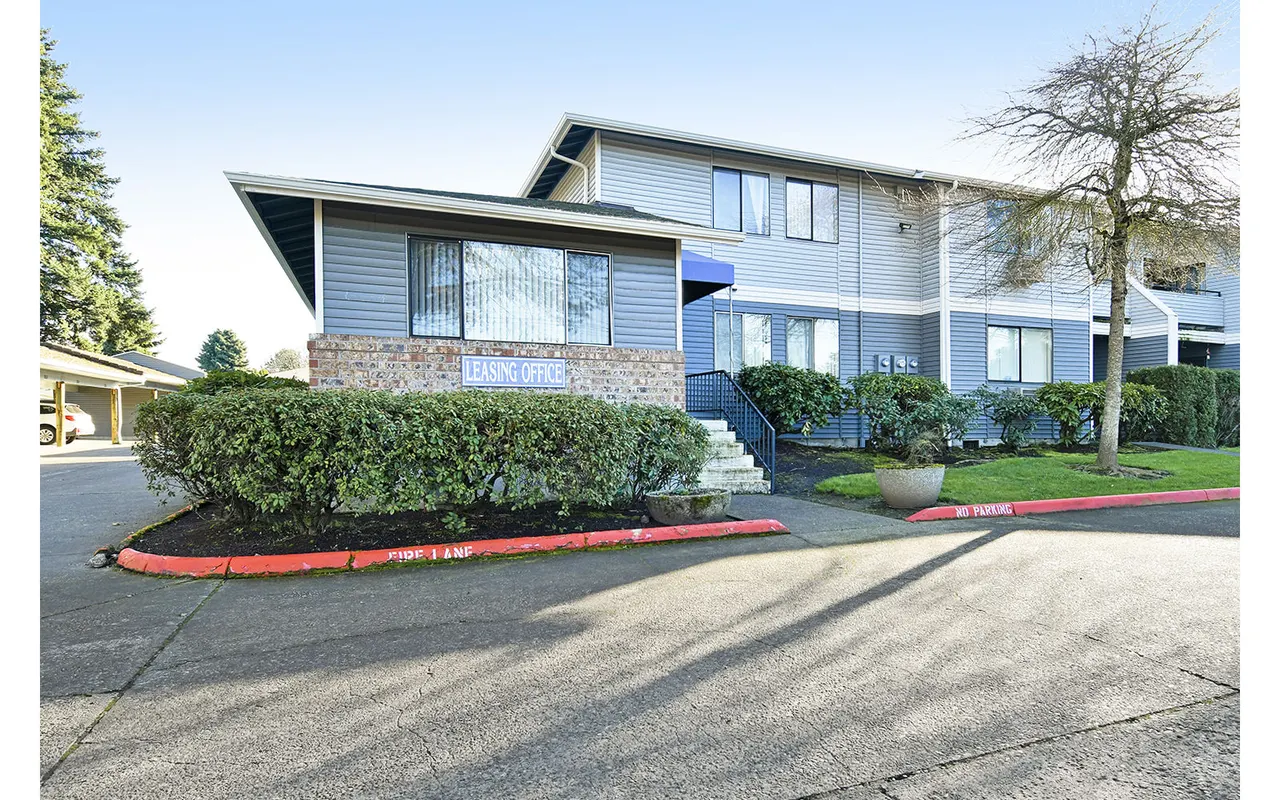 Lake Crest Apartments