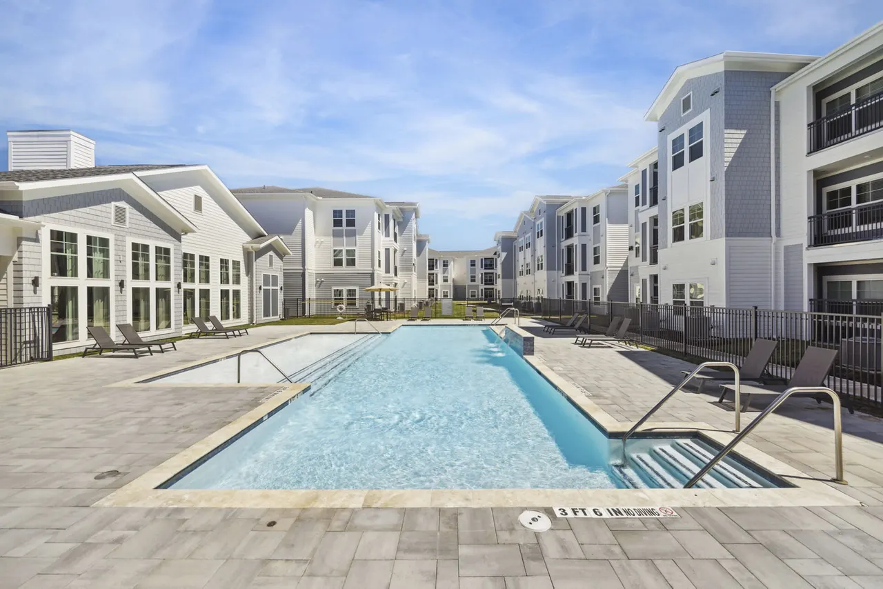 Willow Plaza