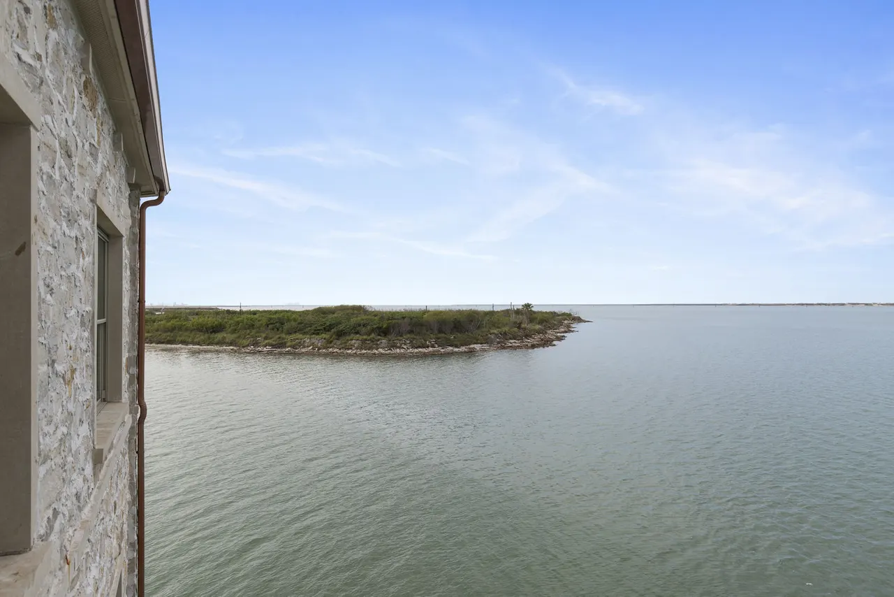 Lighthouse Pointe