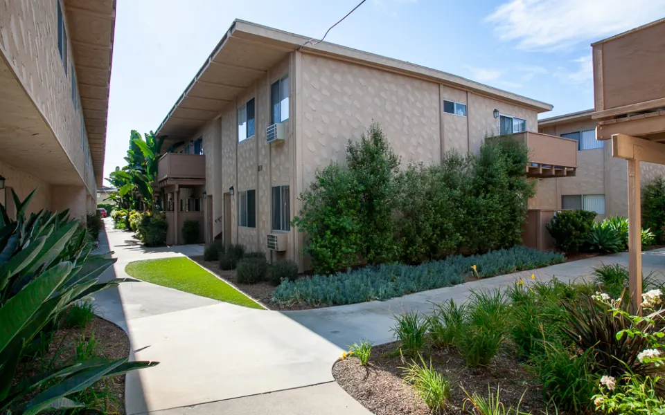 16251 Woodruff Apartments