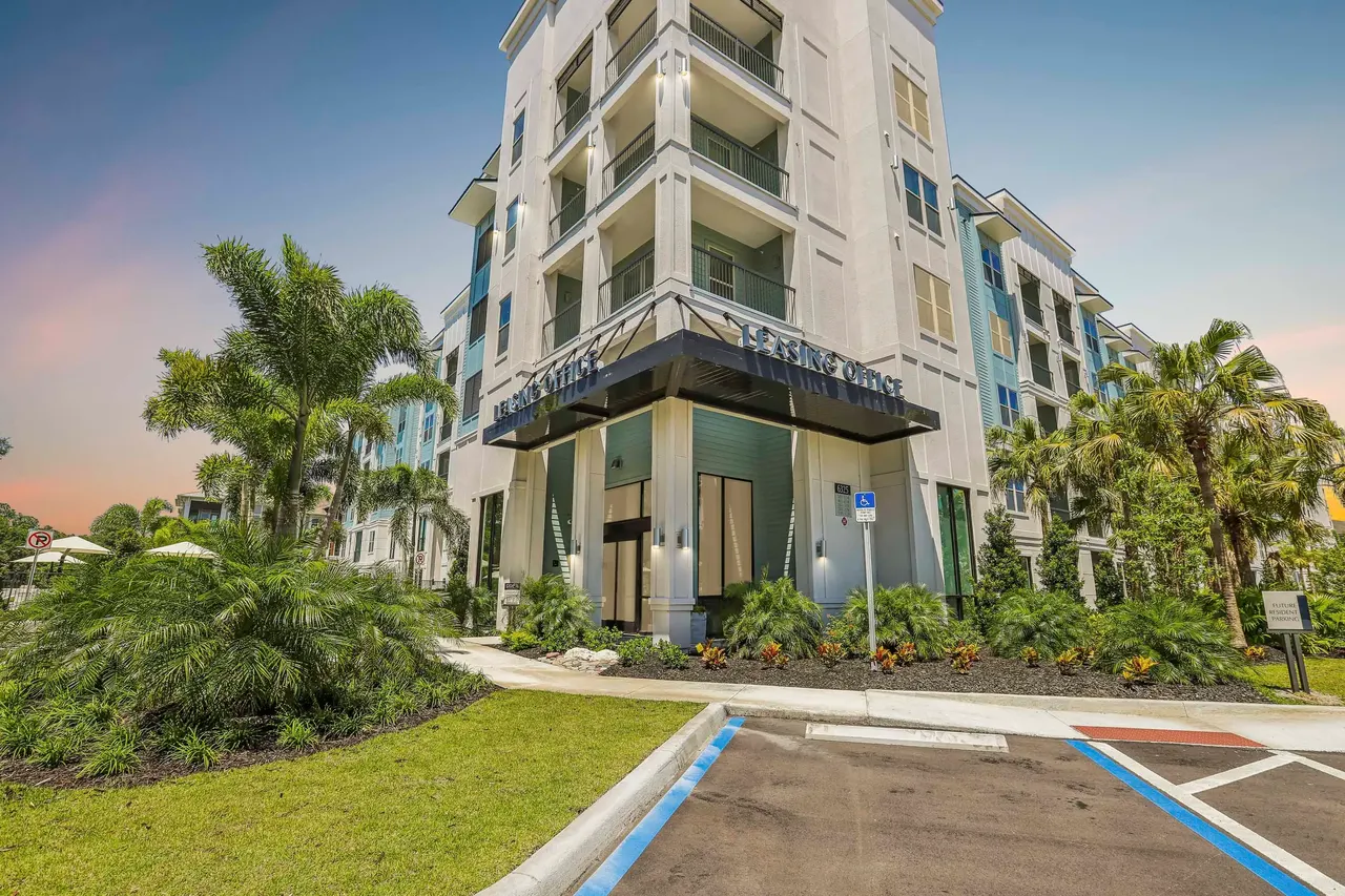 Brea Lakewood Ranch Apartments
