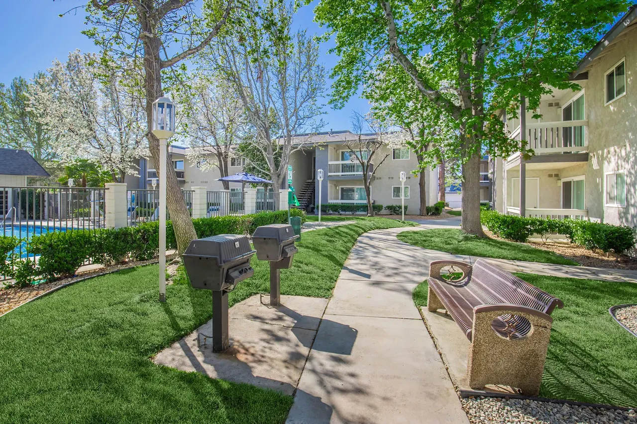 Montecito Apartments