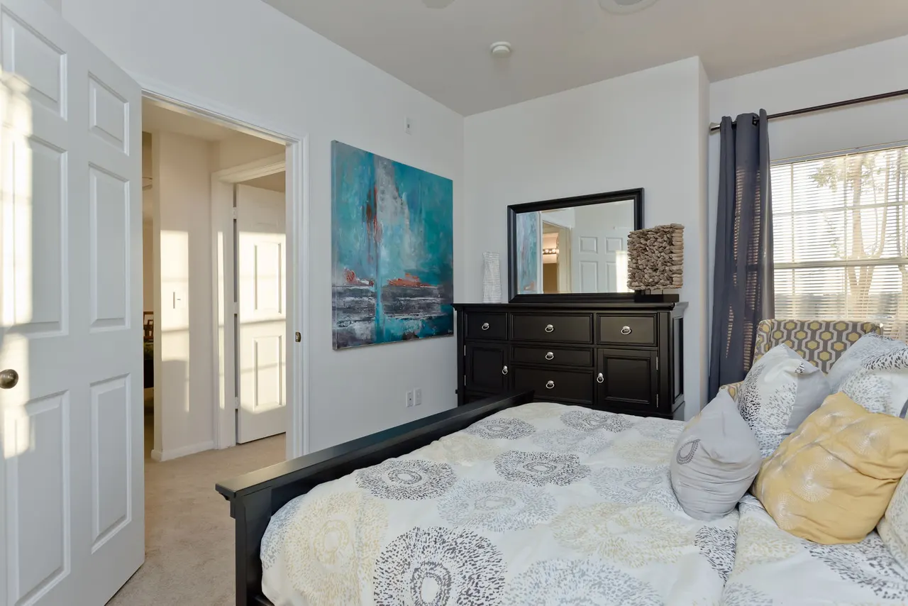 The Ravinia Apartments