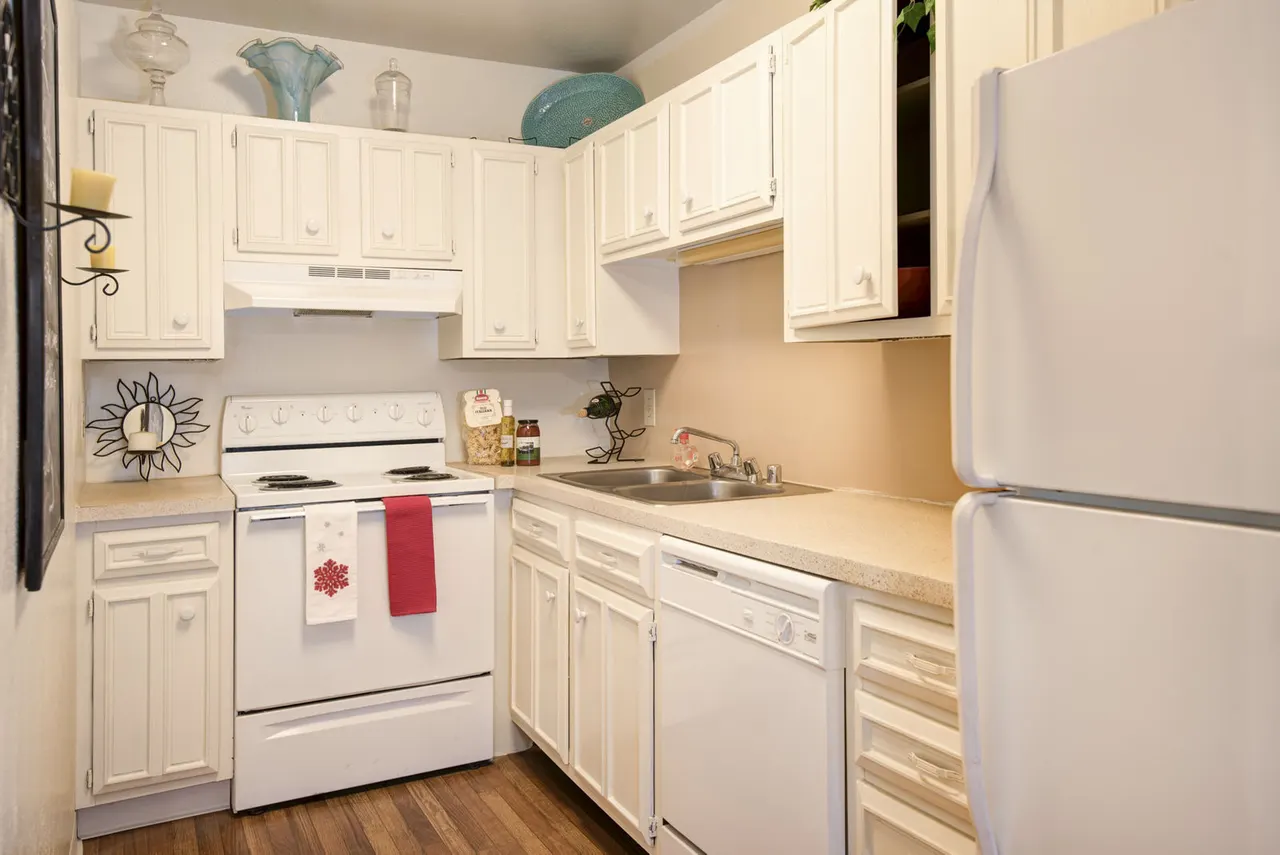 Desert Creek Apartments