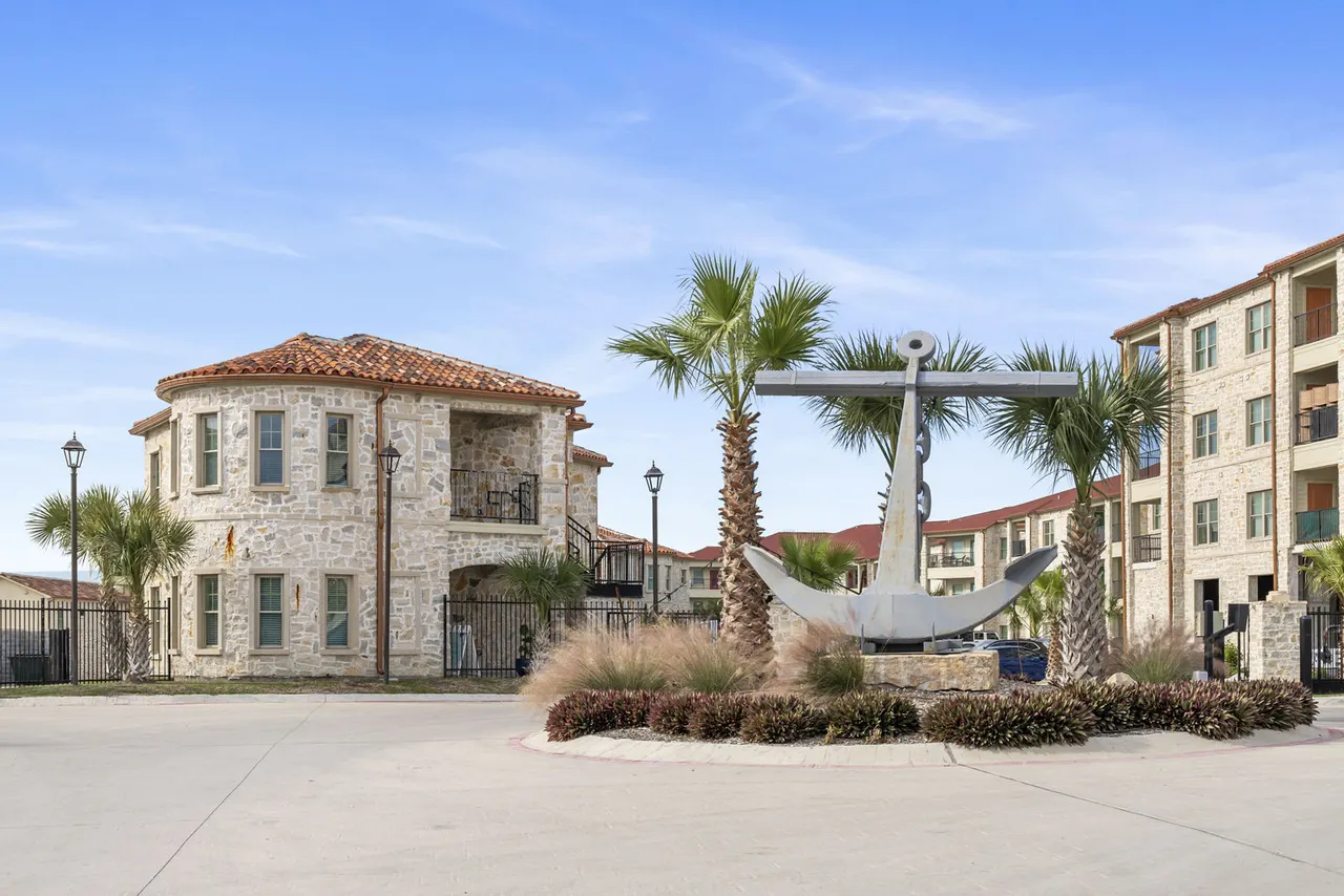 Lighthouse Pointe