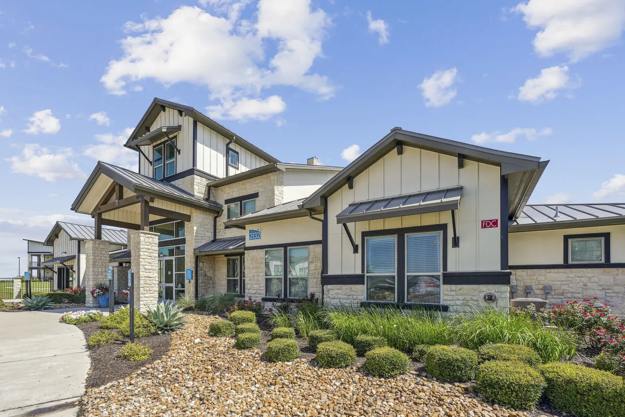 Enclave Falcon Pointe Apartments