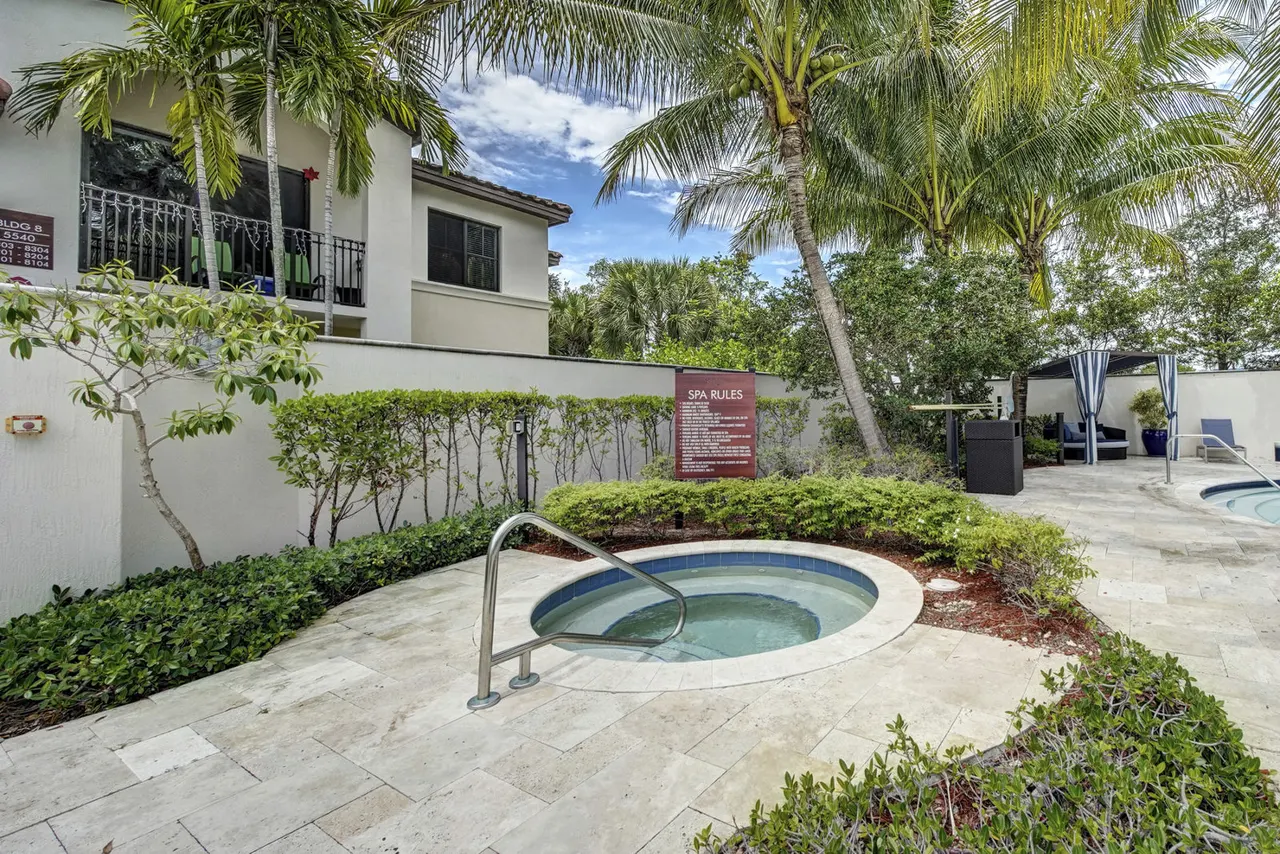 Solle Davie Apartments