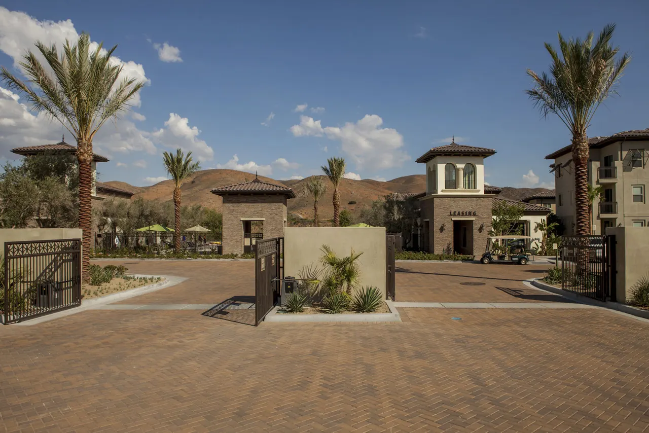 Encanto Apartments