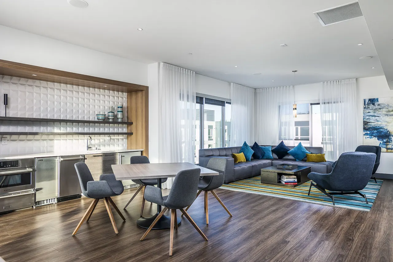 Hyde Square Apartments