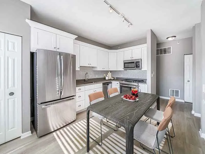 River Run At Naperville Luxury Apartments