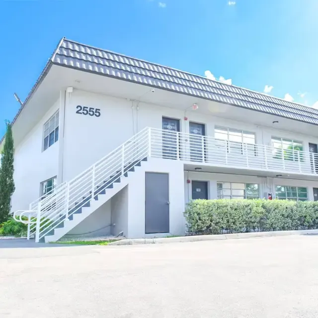Lake House Apartments