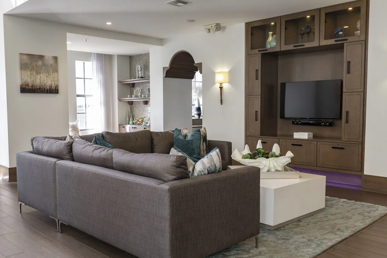 2 Bayshore Luxury Waterfront Apartments