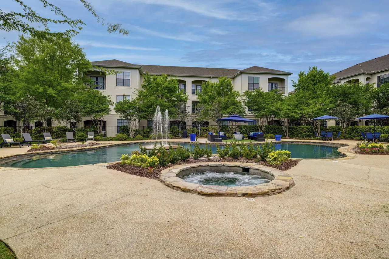 Paramount at Cedar Lodge