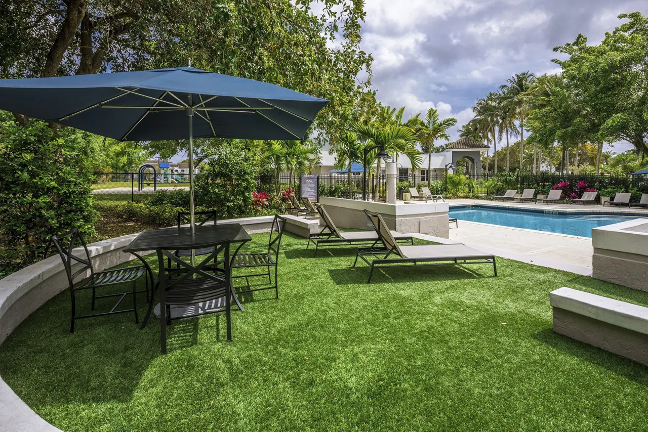 Emerald Bay Club Apartments