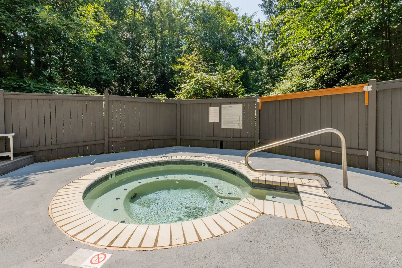 Quartz Creek Apartments
