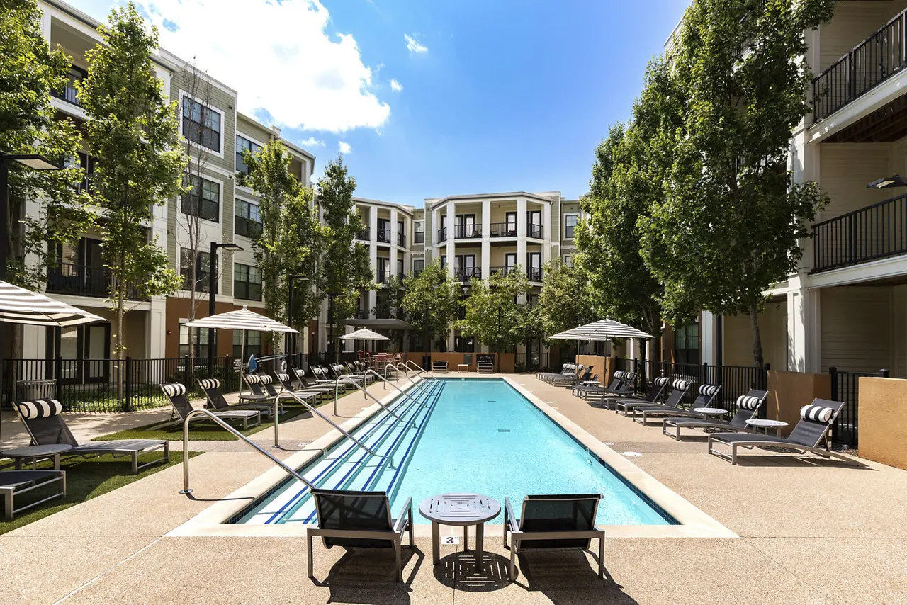 Tapestry at Brentwood Town Center Apartments