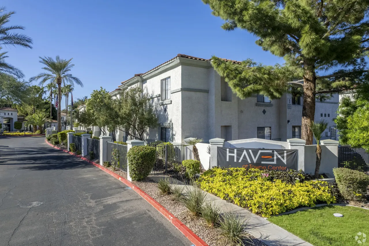 Solis at Towne Center Apartments