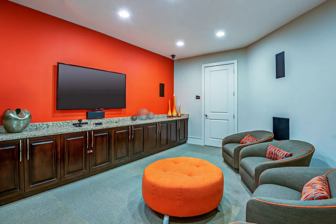 Whitehall Parc Apartment Homes