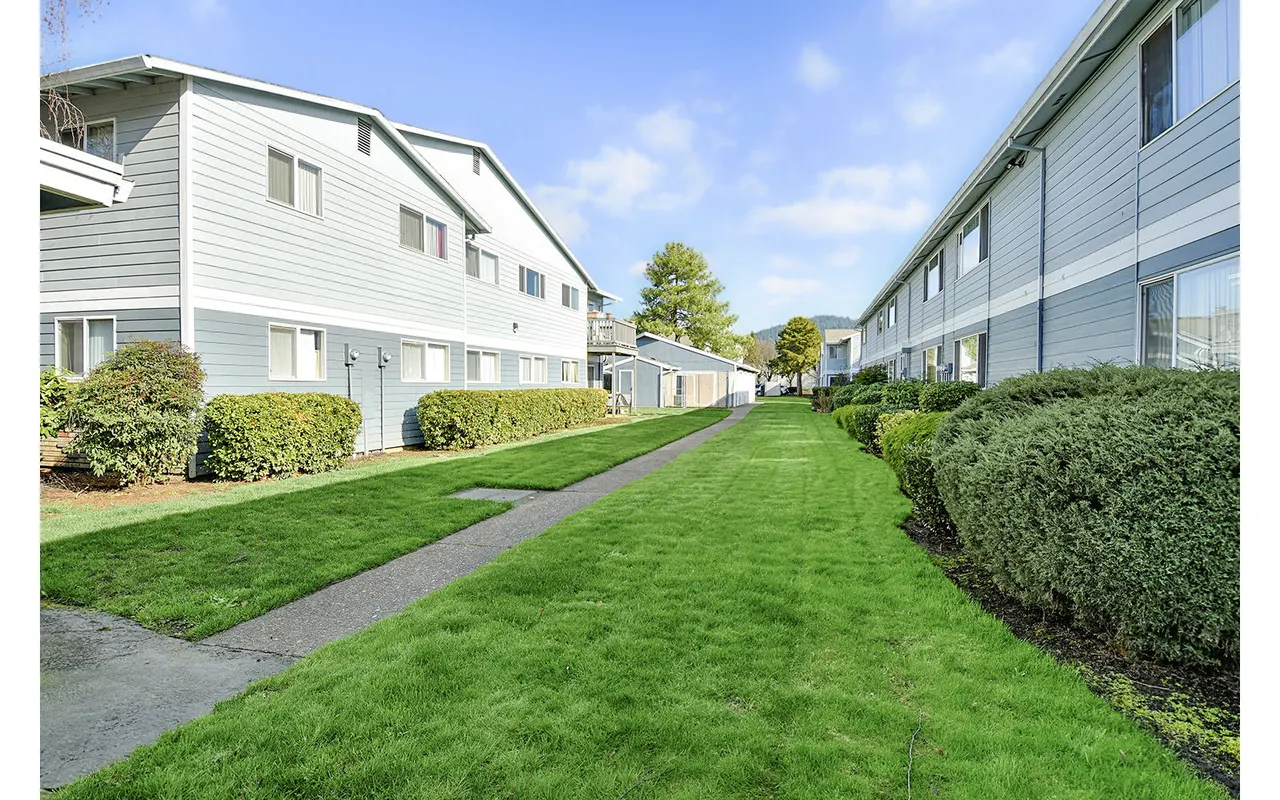 Lake Crest Apartments