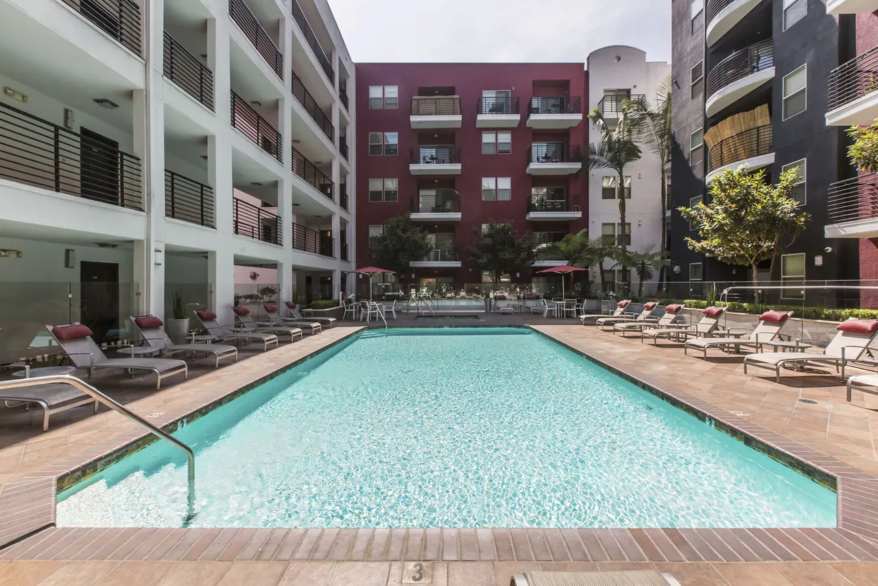 The Pearl on Wilshire Apartments