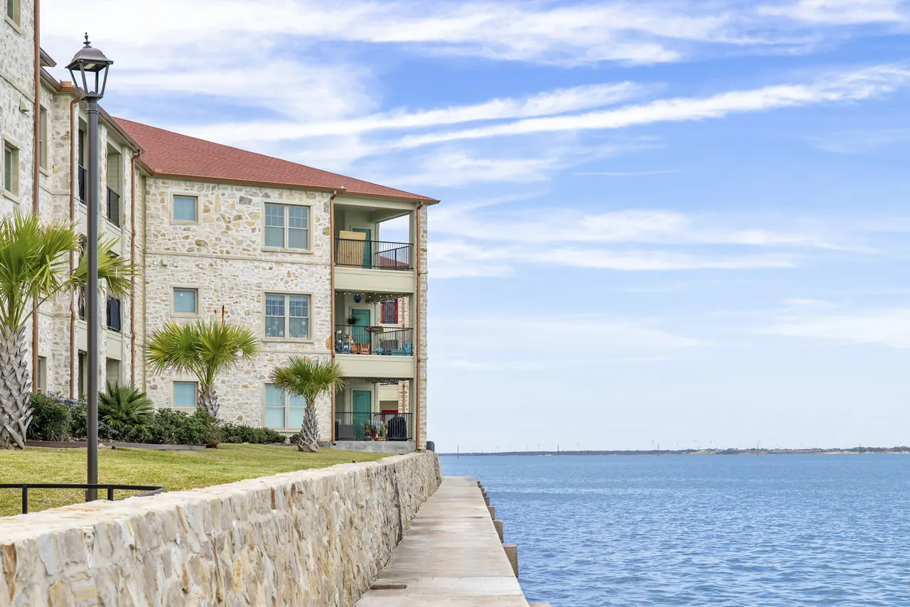 Lighthouse Pointe
