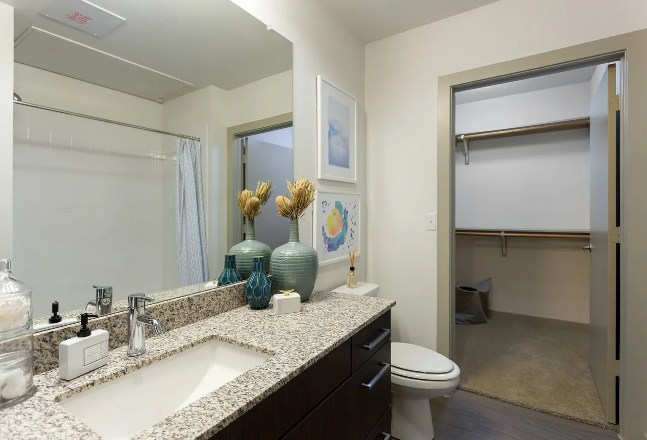 Azul Lakeshore Apartments