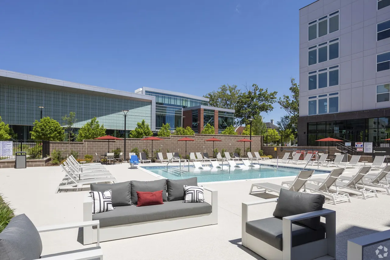 Centro at Pine Nash Apartments