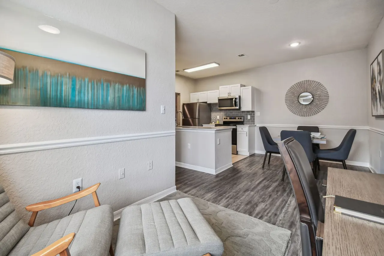 2211 Grand Isle Apartments