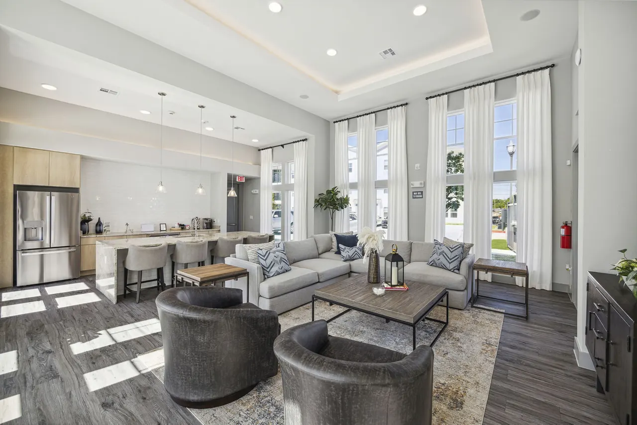 Willow Plaza