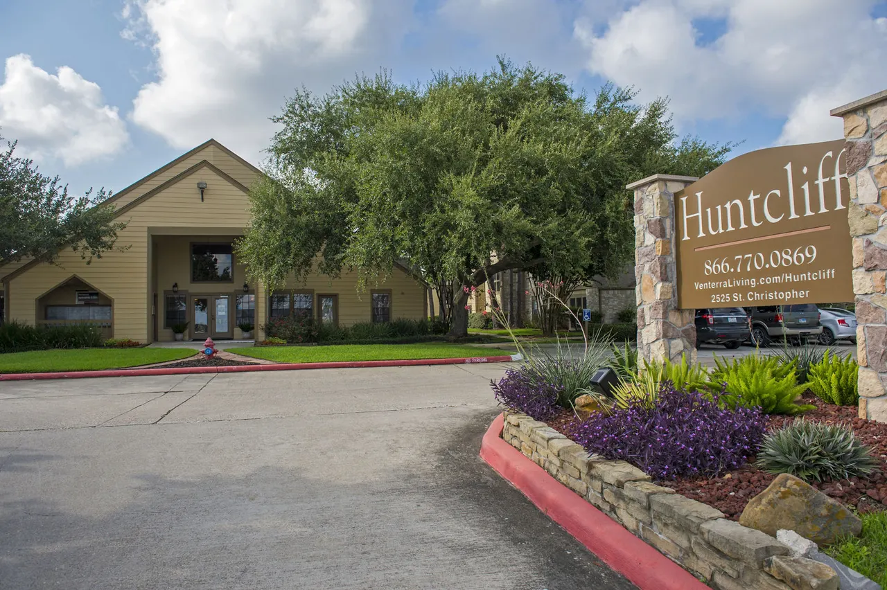 Huntcliff Apartments