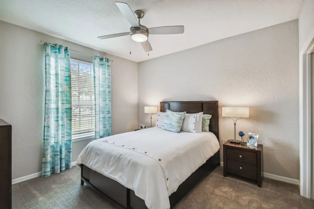 2211 Grand Isle Apartments