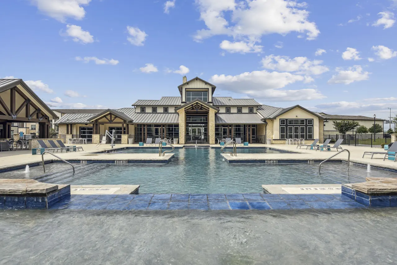 Enclave Falcon Pointe Apartments