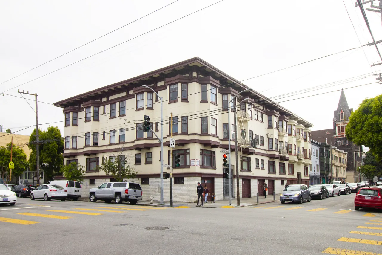 3201 23rd Street Apartments