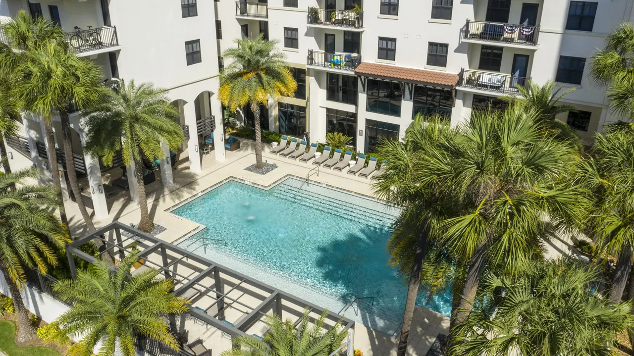 2 Bayshore Luxury Waterfront Apartments