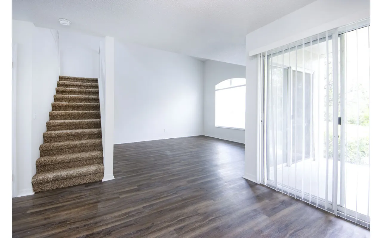 Mira Flores Apartments