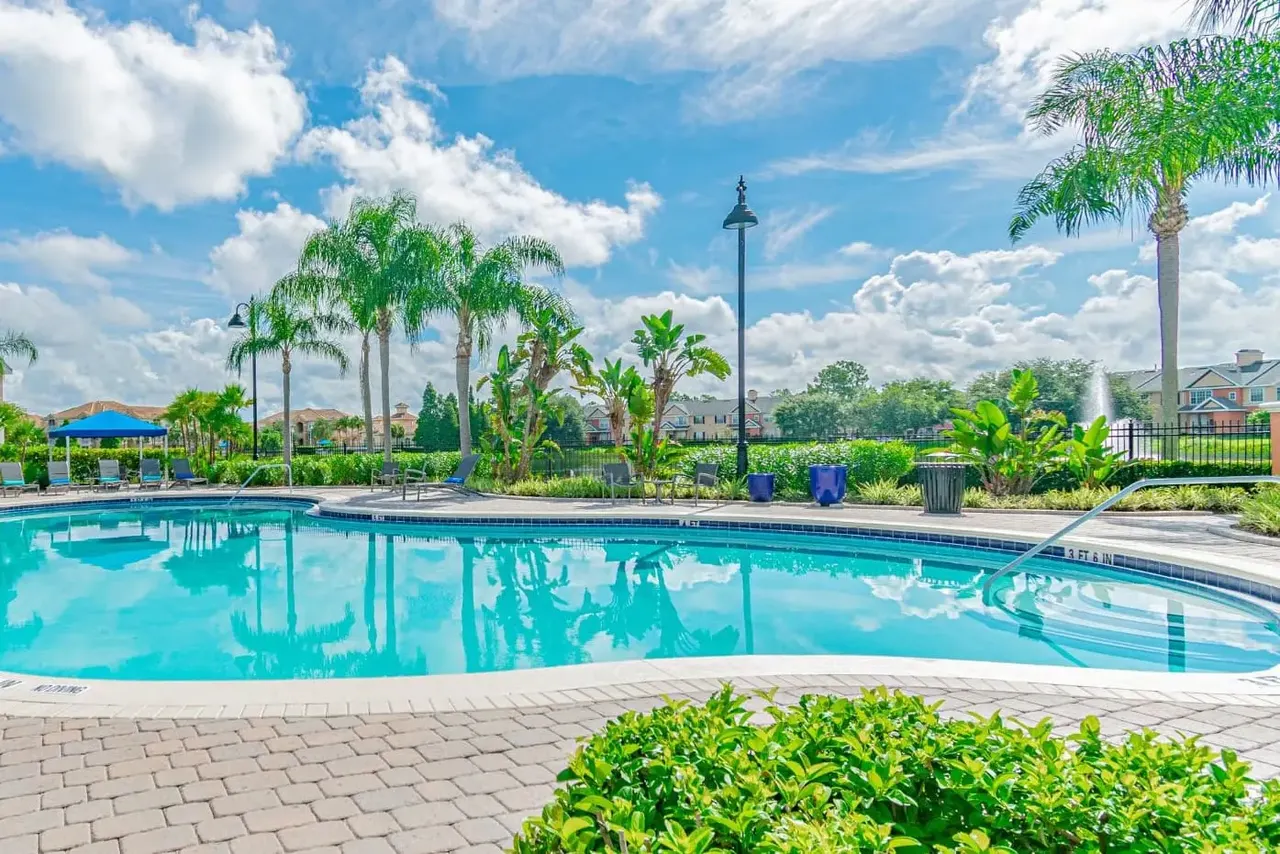 2211 Grand Isle Apartments