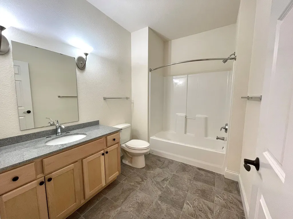 Delafield Woods Apartments