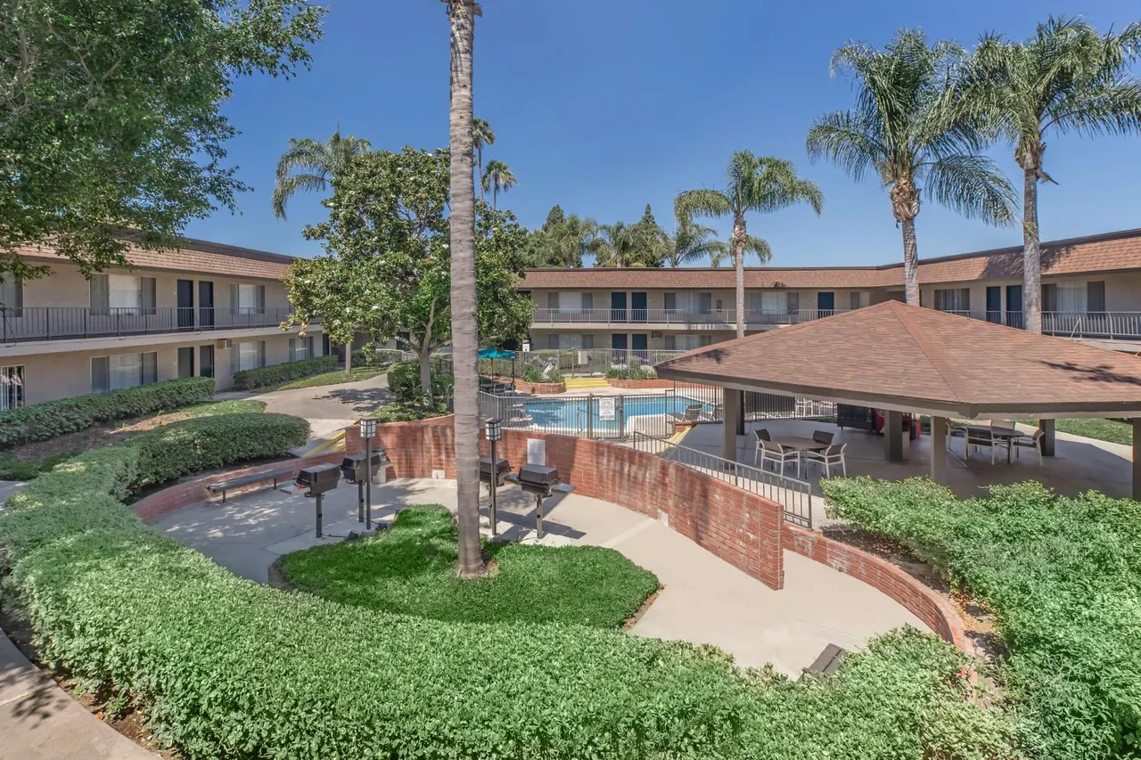 Huntington Highlander Apartment Homes