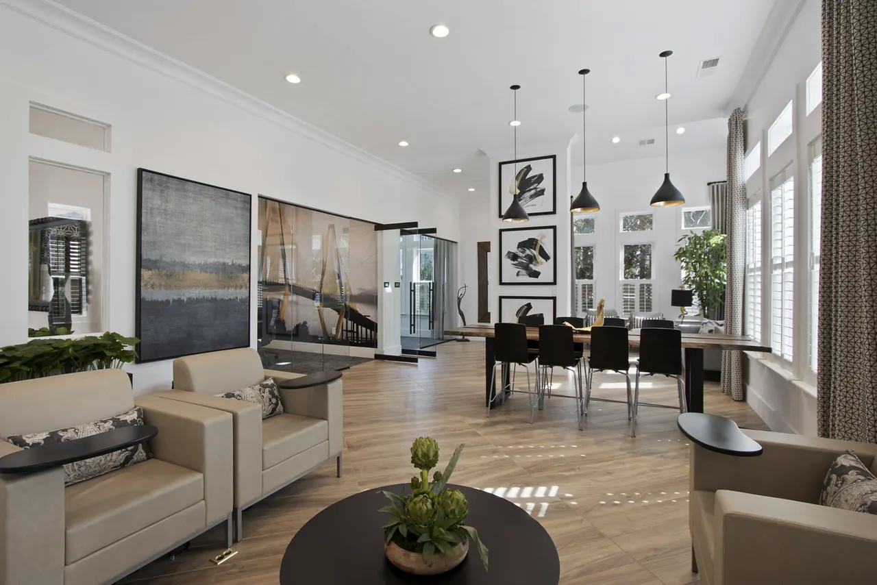1000 West Apartments