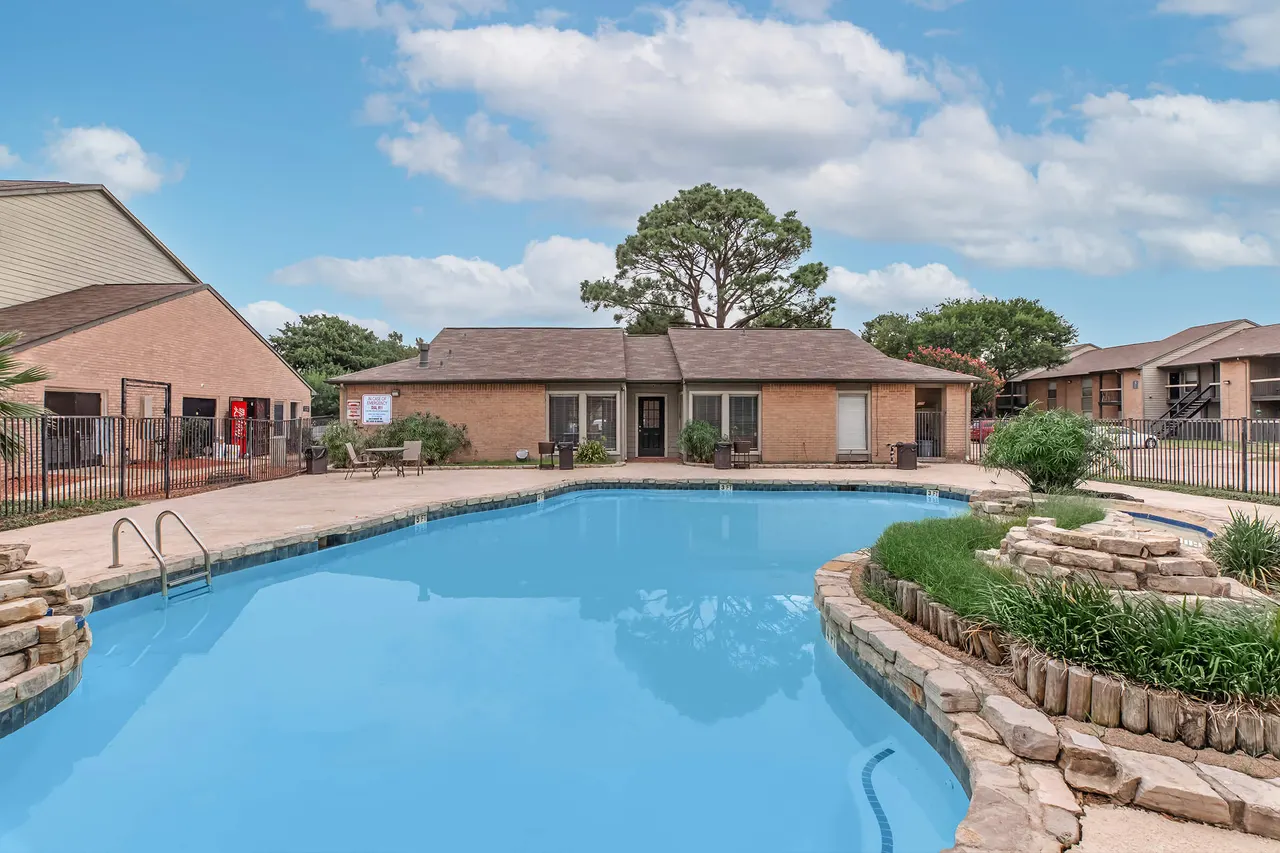 The Lakes at Madera Apartments