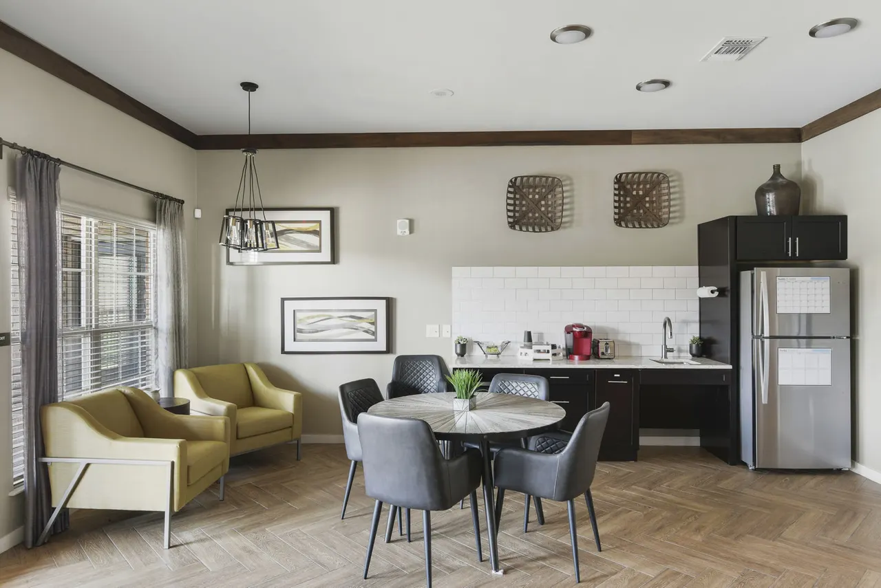 Icon Apartments