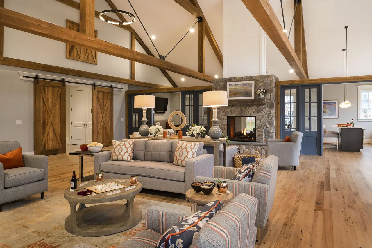 Avana East Main