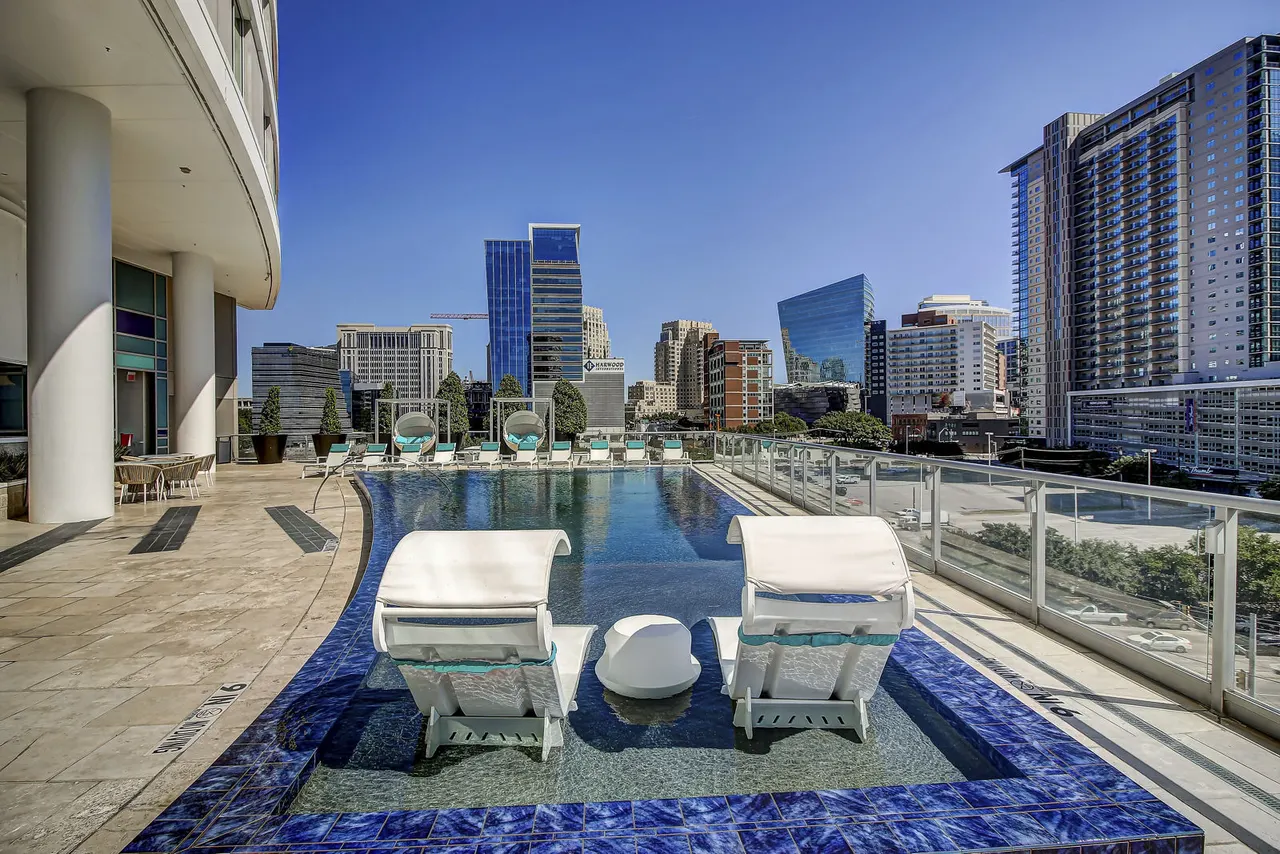 Cirque Residences