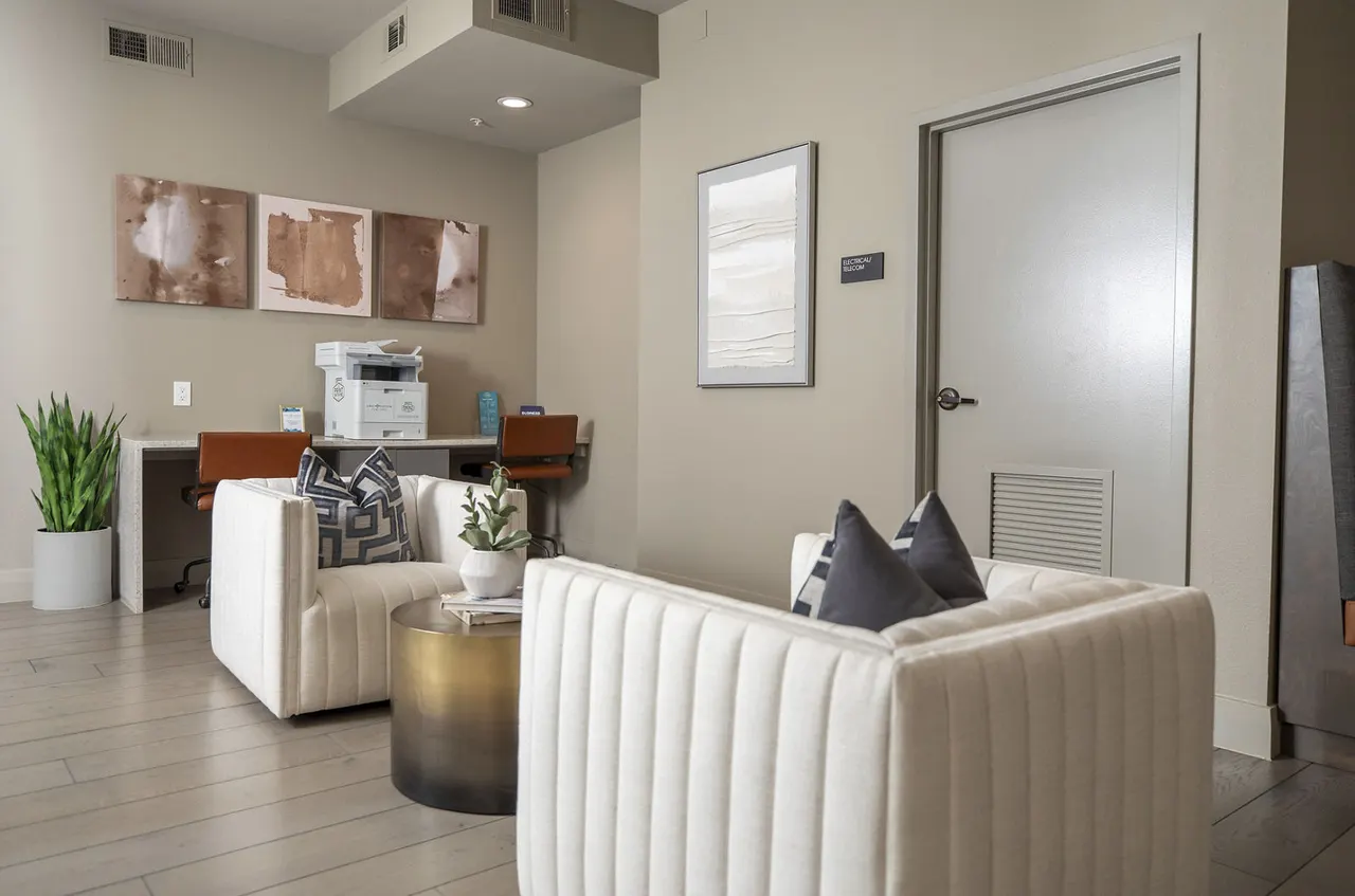 2121 Mid Lane Apartments