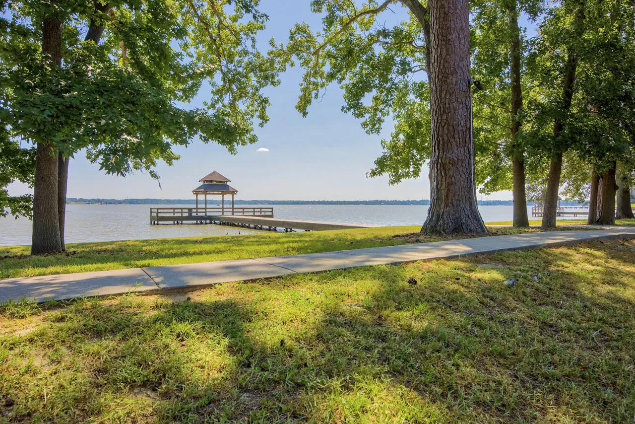 Lakeshore Villas