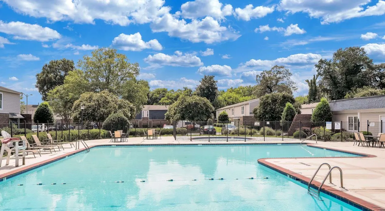 Baypointe Crossing Apartments