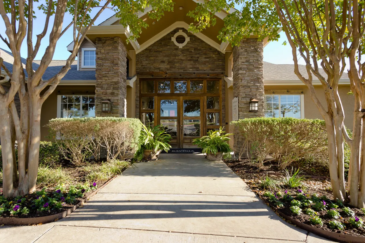 The Ravinia Apartments